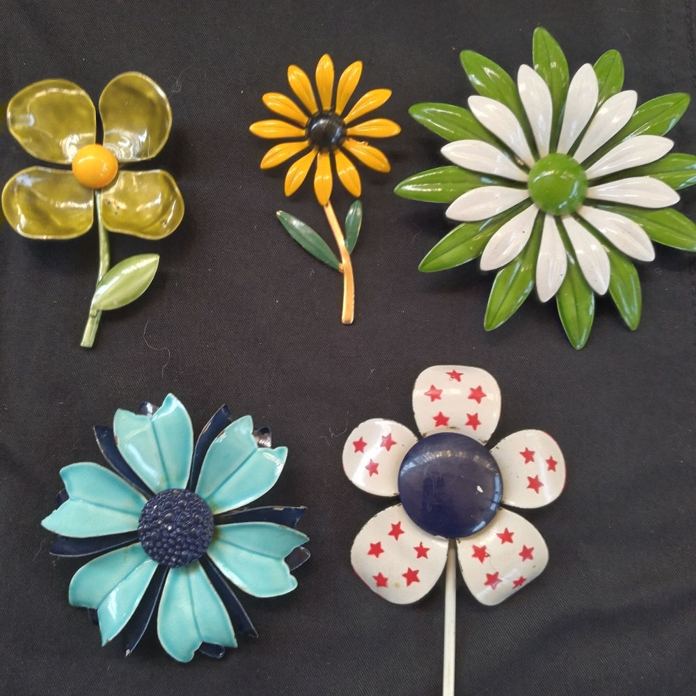 Vintage 5 piece flower brooche bundle